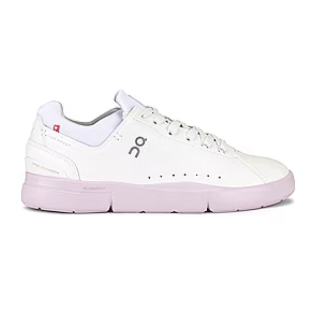 On THE ROGER Advantage Sneaker in White & Lily size 6